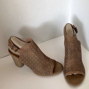 Universal Thread heeled sandal, tan, size 11